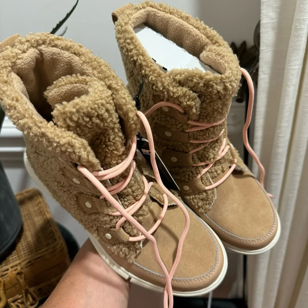 SOREL Joan shearling ankle boots Size 7.5